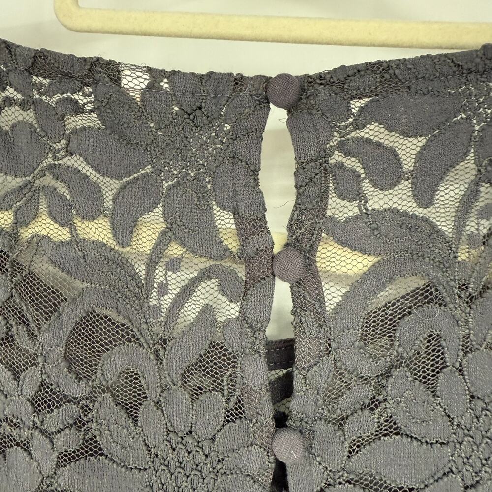 Torrid Lace Yoke Top Womens 0X Grayish Brown Long Sleeve Pullover Gothic Romance - Picture 8 of 11